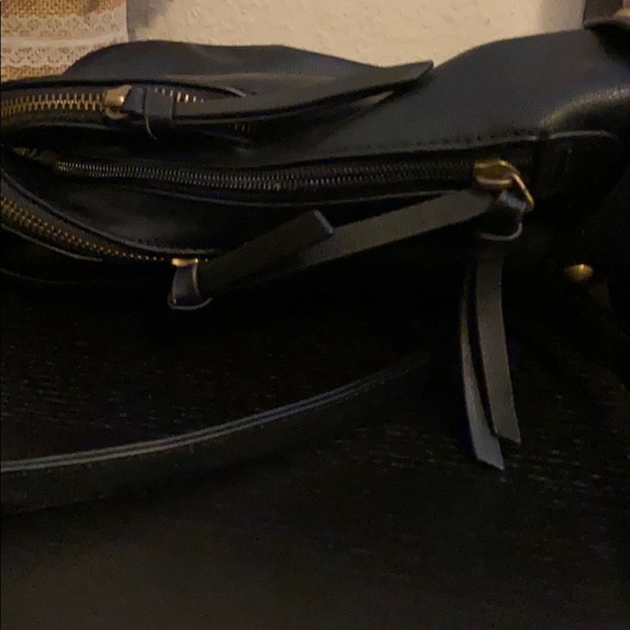 Black backpack. - Picture 5 of 7